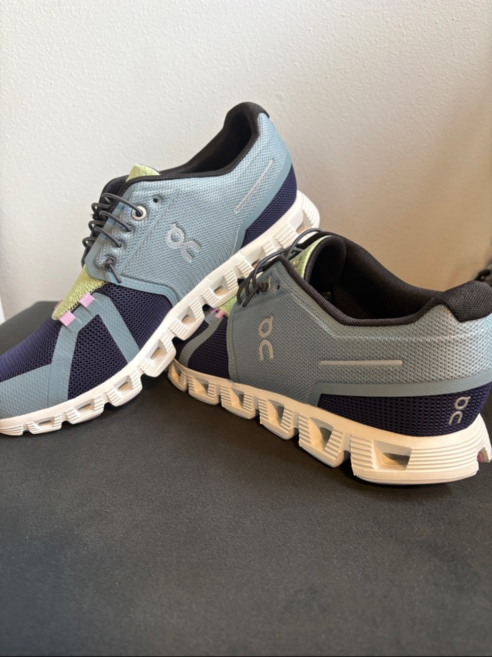 NWOT SIZE 10 On Cloud 5 Running Women's Athletic Shoes in Navy, Mint & Lavender - Picture 4 of 4